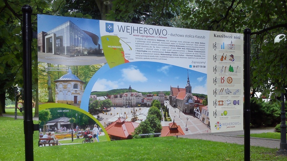 Pamiątkowa tablica promująca Wejherowo stanęła w chełmińskim Parku Pamięci "Tolerancja". Fot. Marcin Doliński
