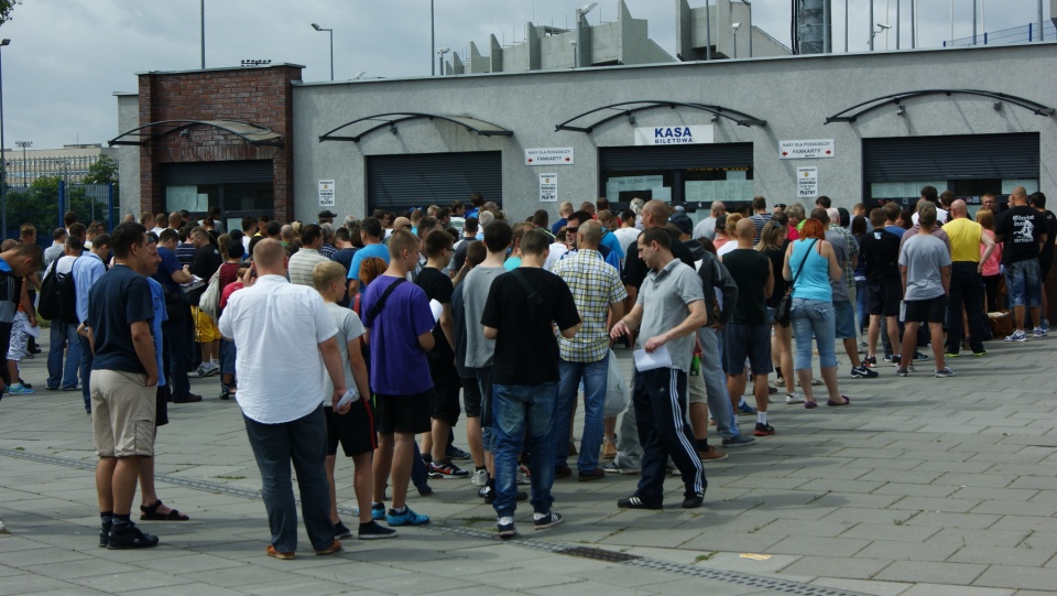 Pierwszy, po latach przerwy, mecz Zawiszy w ekstraklasie budzi duże zainteresowanie. Fot. Janusz Wiertel.