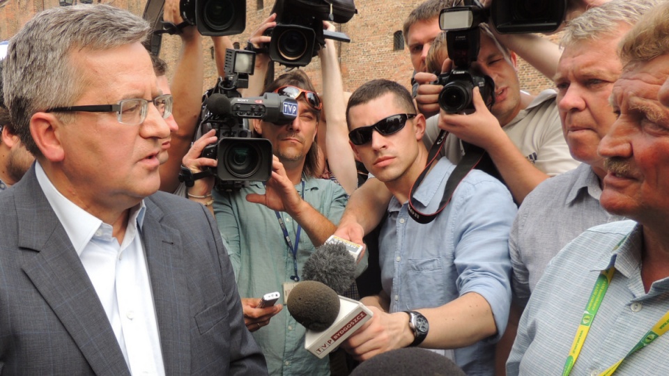 Po uroczystości na Błoniach Nadwiślańskich w Grudziadzu, Prezydent Bronisław Komorowski spotkał się z protestującymi rolnikami. Fot. Maciej Wilkowski