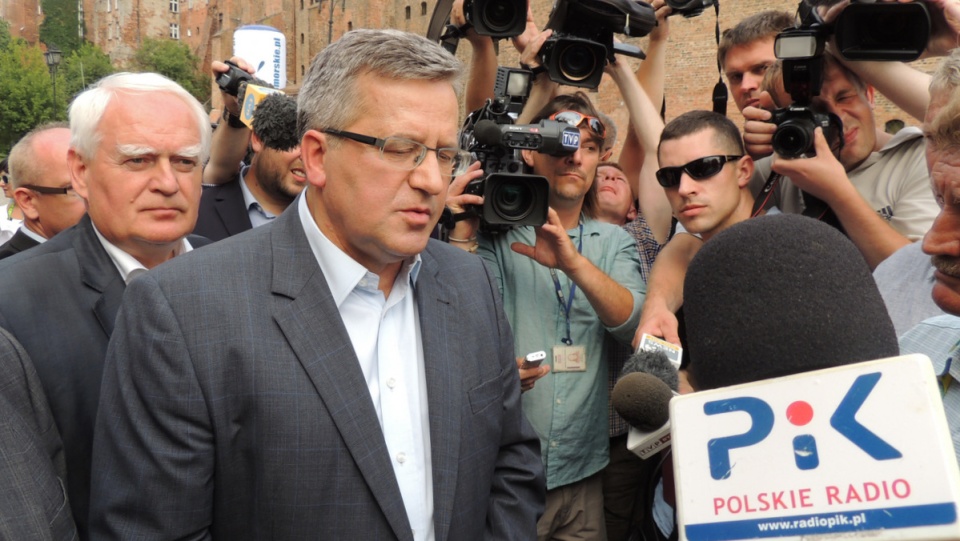 Po uroczystości na Błoniach Nadwiślańskich w Grudziadzu, Prezydent Bronisław Komorowski spotkał się z protestującymi rolnikami. Fot. Maciej Wilkowski