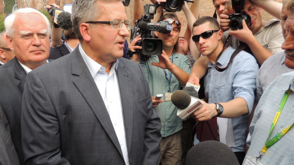 Po uroczystości na Błoniach Nadwiślańskich w Grudziadzu, Prezydent Bronisław Komorowski spotkał się z protestującymi rolnikami. Fot. Maciej Wilkowski