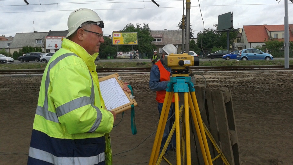 Sześć ciężarówek o łącznym ciężarze 212 ton sprawdzało wytrzymałość estakady. Fot. Michał Zaręba