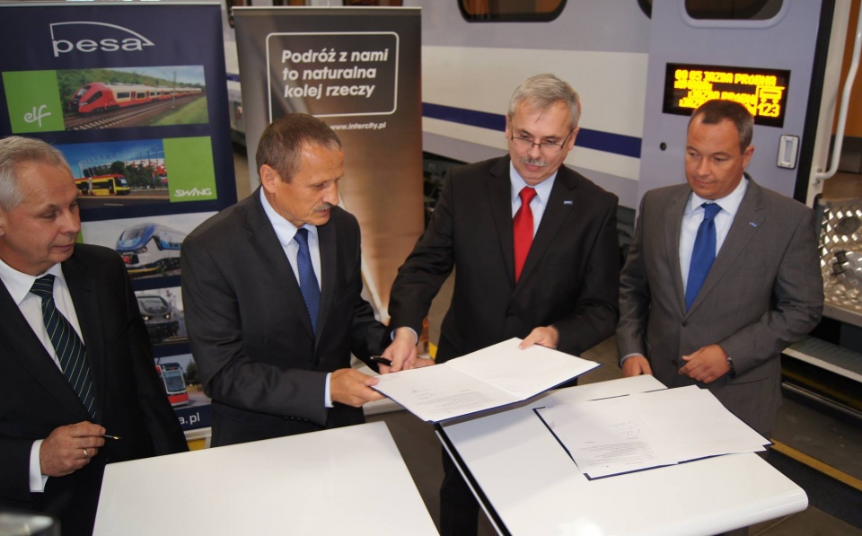 Umowę na modernizację 115 wagonów PKP Intercity podpisano w siedzibie PESY. Foto: PESA