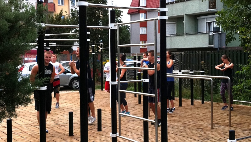 Na bydgoskim osiedlu Górzyskowo powstał plac do uprawiania kalisteniki, ćwiczeń z wykorzystaniem masy własnego ciała. Fot. Maciej Wilkowski