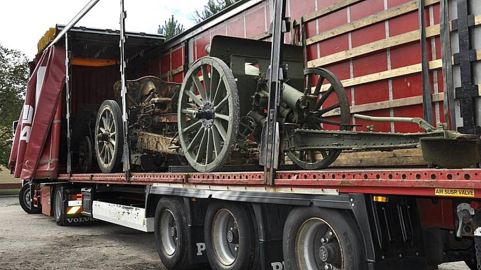 Zabytkowa armata i haubice dotarły do Bydgoszczy. Foto: MWL