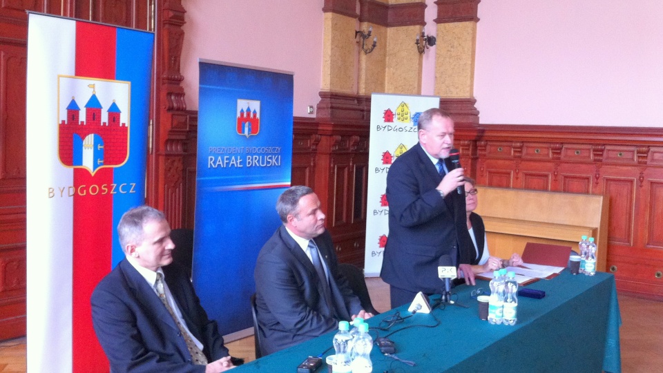 Zabytkowy budynek nie straci swoich pięknych wnętrz - zapewnia prorektor do spraw Collegium Medicum UMK prof. Jan Styczyński. Fot. Maciej Wilkowski