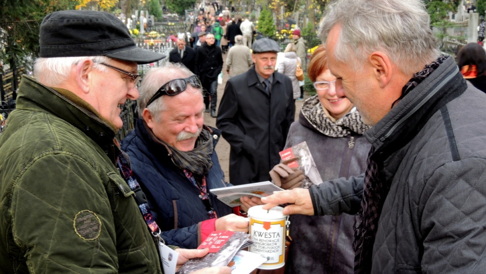 Kwestują Marek Rubnikowicz - dyr. Muzeum Okręgowego w Toruniu (z lewej) i Maciej Korzeniowski. Fot. Michał Zaręba