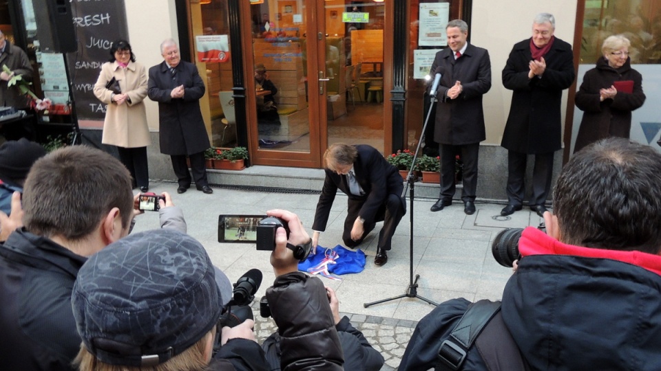 Swój autograf na ul Długiej odsłonił m.in. biznesmen Jan Kulczyk. Fot. Robert Erdmann