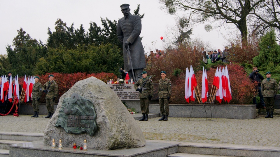 Główna uroczystość Święta Niepodległości w Toruniu, odbyła się przy pomniku marszałka Józefa Piłsudskiego na Placu Rapackiego. Fot. Adriana Andrzejewska