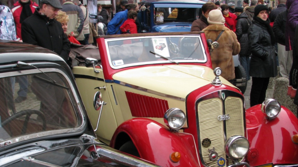 W okolicach Hotelu "Pod Orłem" na ul. Gdańskiej można było spotkać historyczne eksponaty. Fot. Andrzej Krystek