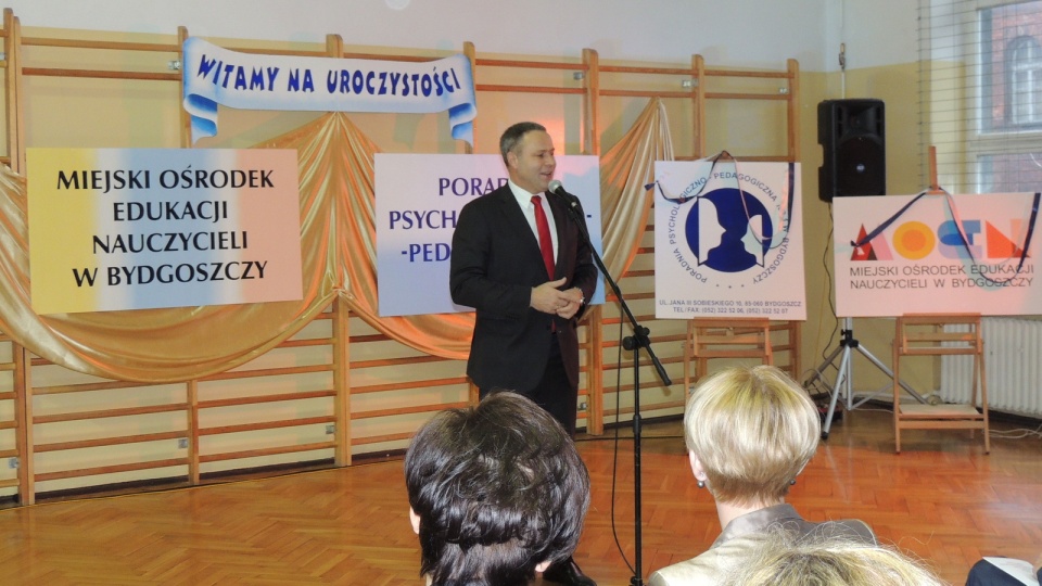 Miejski Ośrodek Edukacji Nauczycieli i Poradnia Psychologiczno-Pedagogiczna nr 1 w Bydgoszczy mają wspólną siedzibę przy ulicy Sobieskiego 10.