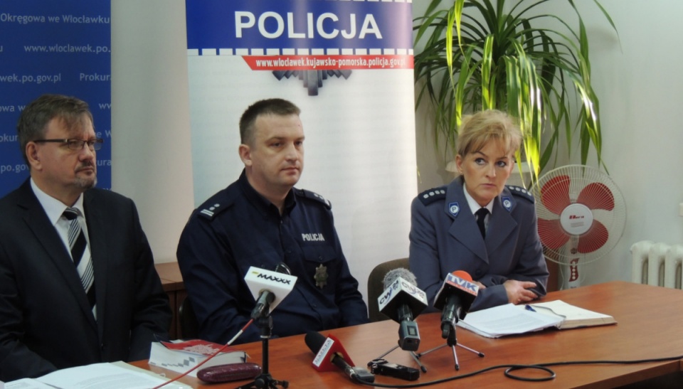 Włocławska policja wyjaśniła zagadkę podwójnego zabójstwa, do którego doszło tydzień temu w domu na osiedlu "Południe". Fot. Marek Ledwosiński