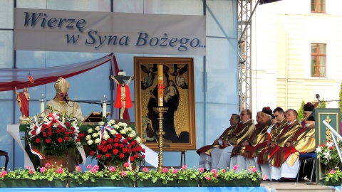 Nabożeństwu i wspólnej modlitwie w intencji ojczyzny, przewodniczył bydgoski biskup Jan Tyrawa. Fot. Tatiana Adonis