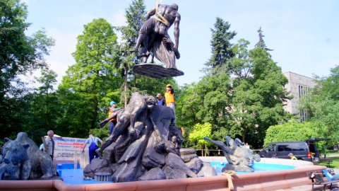 Po 70 latach od zniszczenia "Potopu", wszystkie trzy elementy rzeźby zdobią fontannę w bydgoskim Parku Kazimierza Wielkiego. Fot. Henryk Żyłkowski