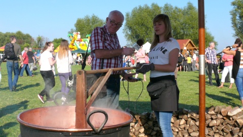 Wśród degustujących strzeleckie powidła znalazł się Andrzej Krystek. Fot Arkadiusz Buziak