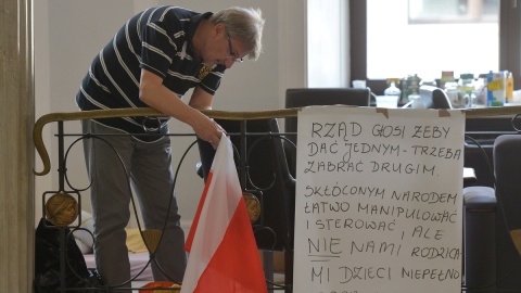 Rodzice niepełnosprawnych dzieci zawieszają sejmowy protest