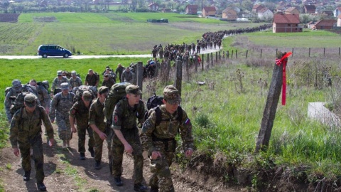 Policjant z Bydgoszczy wygrał 25-kilometrowy Marsz Duński w Kosowie