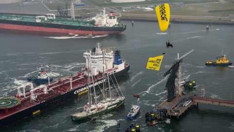 Protest Greenpeaceu w porcie w Rotterdamie zatrzymano 30 osób