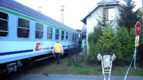 Elektrowóz wypadł z torów i uszkodził dom przy ul. Przejście w Bydgoszczy