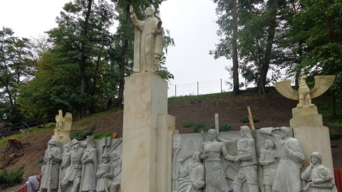 Pomnik Wdzięczności Chrystusa Króla odbudowano w Sępólnie Krajeńskim