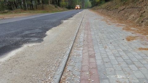 Zasypana kamieniami ścieżka rowerowa w gminie Warlubie