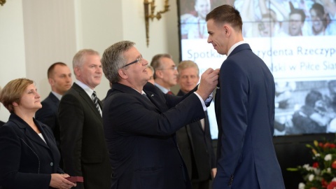 Prezydent Komorowski odznaczył mistrzów świata w siatkówce [wideo]