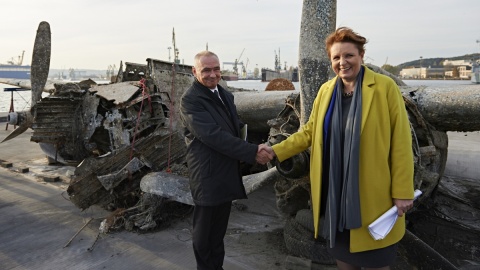 Wrak amerykańskiego bombowca przekazano do Muzeum Lotnictwa Polskiego