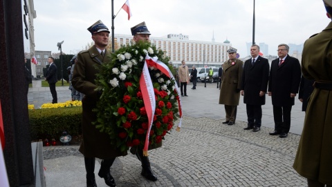 Prezydent złożył wieniec przed pomnikiem marszałka Piłsudskiego