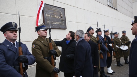 W Warszawie odsłonięto tablicę upamiętniającą Jana Karskiego
