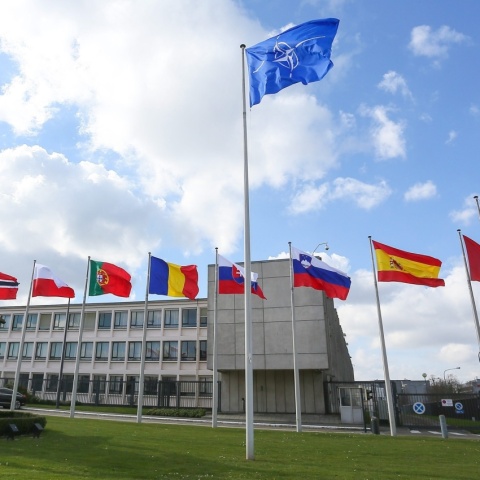 NATO potępia działania Rosji na Krymie i wzywa do wycofania sił