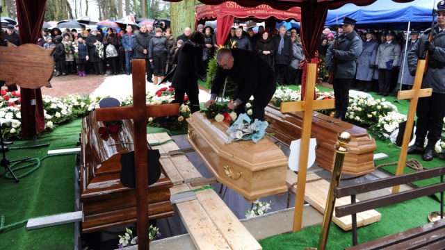 Uroczystości pogrzebowe trzech ofiar tragicznego wypadku w Kamieniu Pomorskim