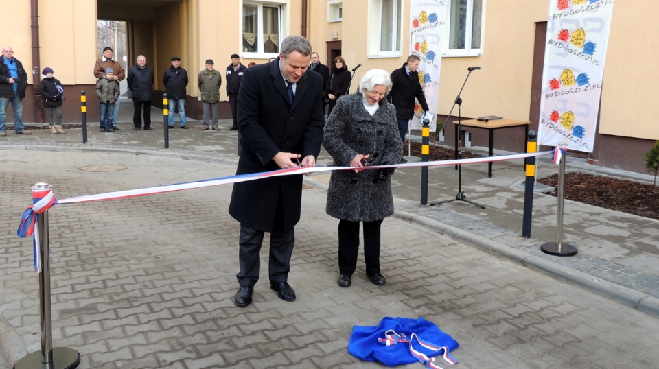 Mieszkańcy 2 bloków na Osiedlu leśnym zyskali nowe chodniki i ulicę. Fot. Tatiana Adonis