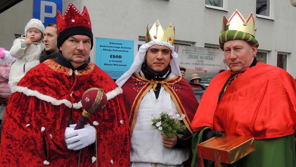 Trudno było poznać, który z mędrców to: Kacper, Melchior i Baltazar. Fot. Marek Ledwosiński.