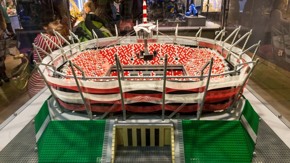 Największą w Polsce wystawę klocków Lego można oglądać w Pasażu Grunwaldzkim we Wrocławiu. Fot. PAP/Maciej Kulczyński