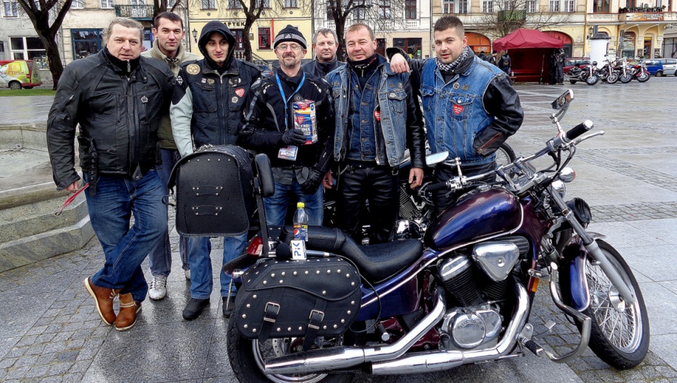 Z puszkami na ulicach Chełmna pojawili się także motocykliści. Fot. Marcin Doliński
