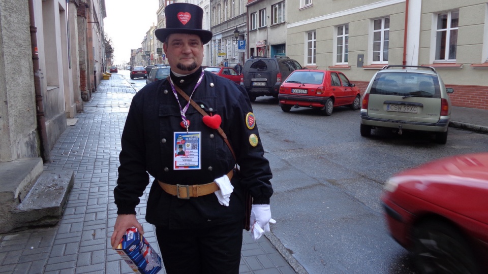 Wśród wolontariuszy w Chełmnie, pojawił się także kominiarz. Fot. Marcin Doliński