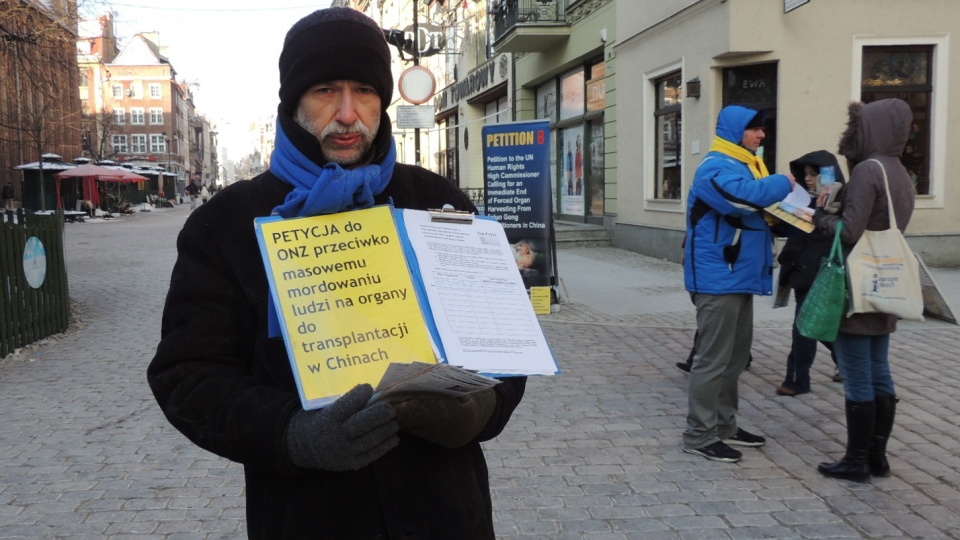 Podpisy pod petycją zbierano w sobotę na Rynku Staromiejskim w Toruniu. Foto. Adriana Andrzejewska