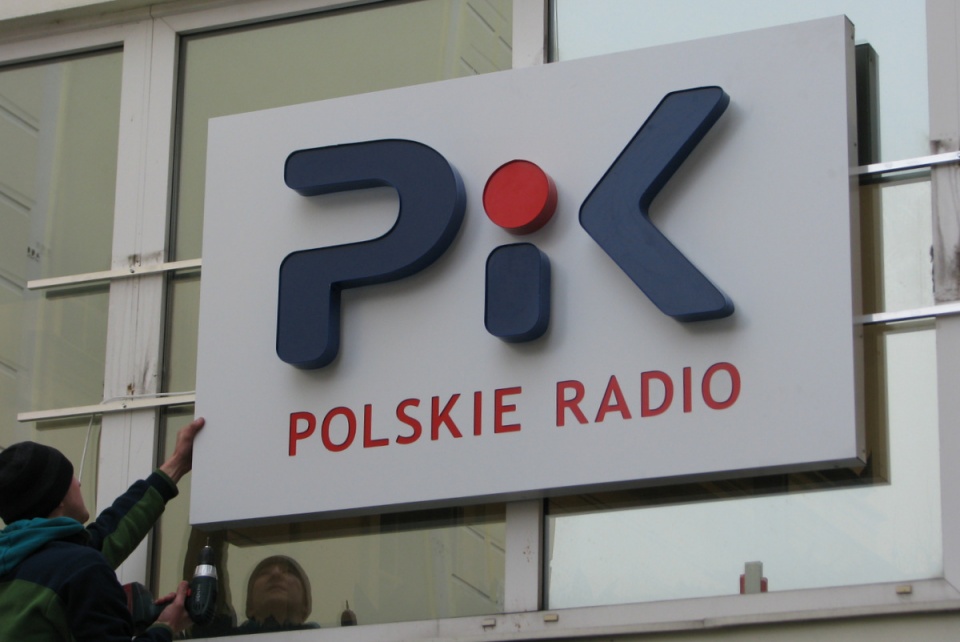 6 lutego nowy logotyp Polskiego Radia PiK ukazał się oczom przechodniów mijających siedzibę radia przy ul. Gdańskiej w Bydgoszczy. Fot. Janusz Wiertel
