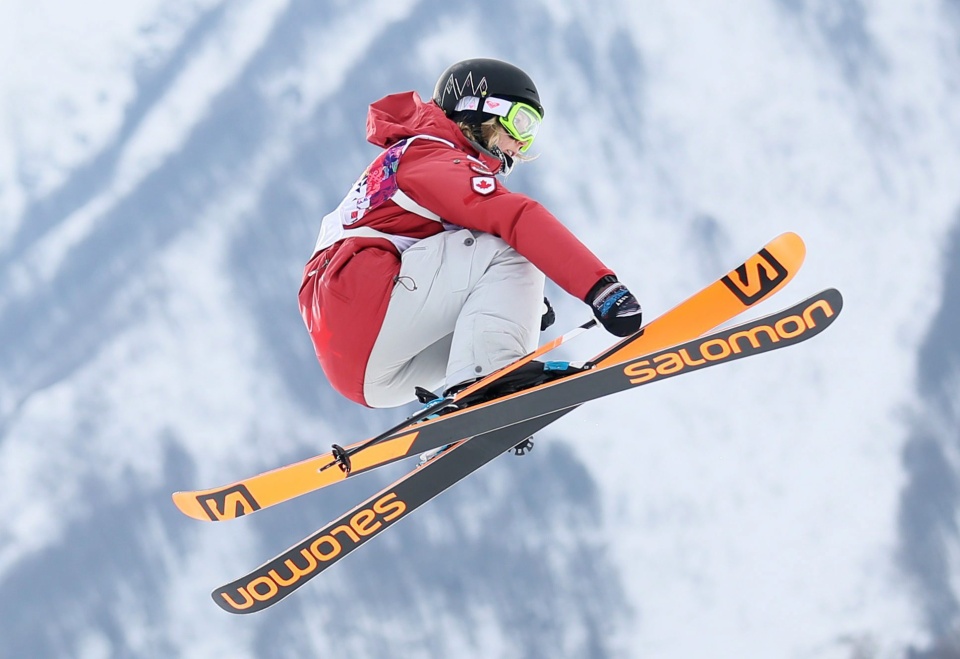 Kanadyjka Dara Howell zdobyła pierwszy w historii złoty medal olimpijski w narciarskim slopestyle. Fot. PAP/EPA