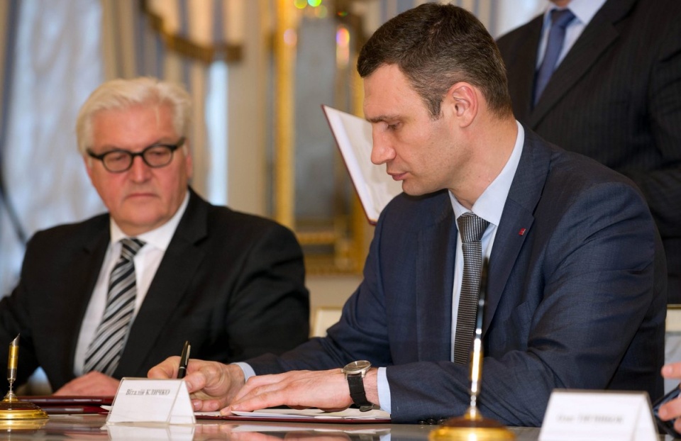 Wybory prezydenckie zostaną przeprowadzone od razu po przyjęciu nowej konstytucji, jednak nie później niż w grudniu 2014 r. Fot. PAP/EPA