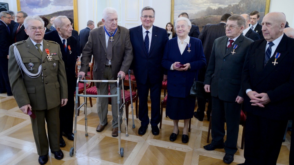 Prezydent podziękował odznaczonym za to, że swoimi czynami i życiem służyli Polsce. Fot. PAP/Jacek Turczyk