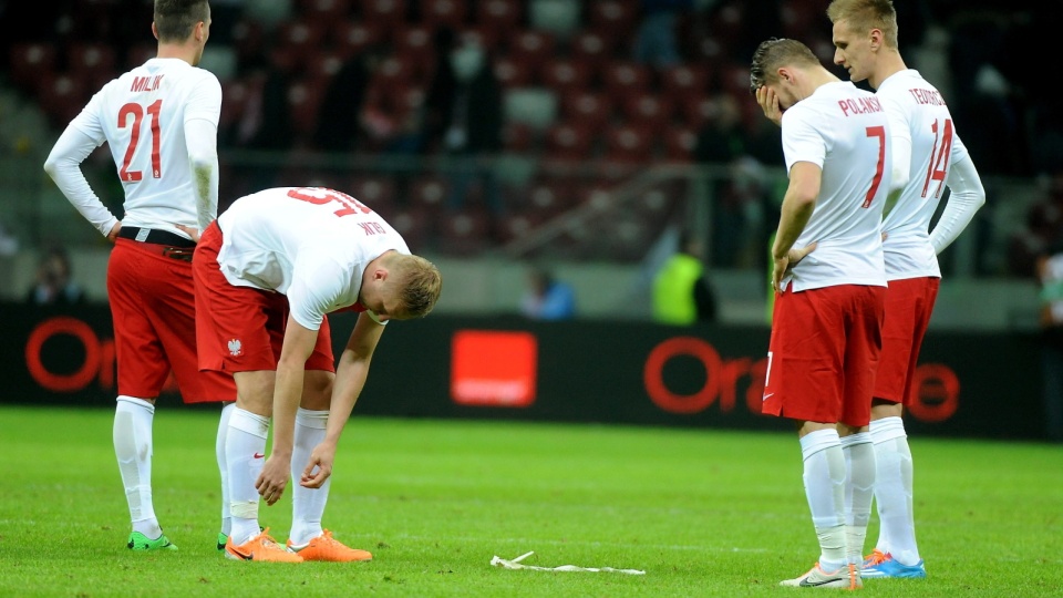 Piłkarze reprezentacji Polski po przegranym meczu towarzyskim ze Szkocją. Fot. PAP/Bartłomiej Zborowski