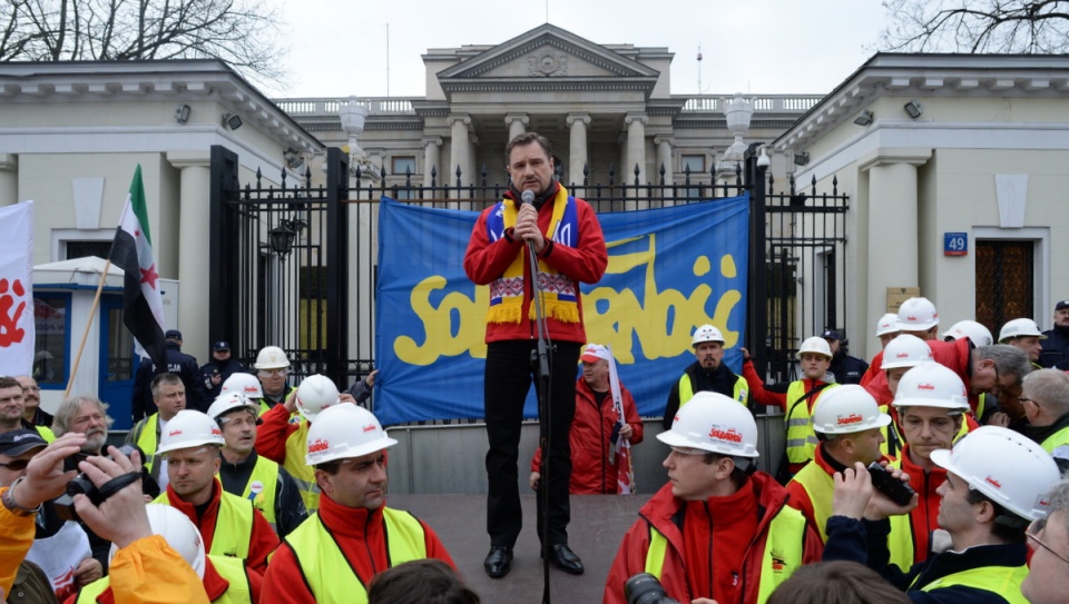 Solidarność nie może milczeć w sprawie Ukrainy - mówił otwierając manifestację przewodniczący związku Piotr Duda. Fot. PAP/Jacek Turczyk