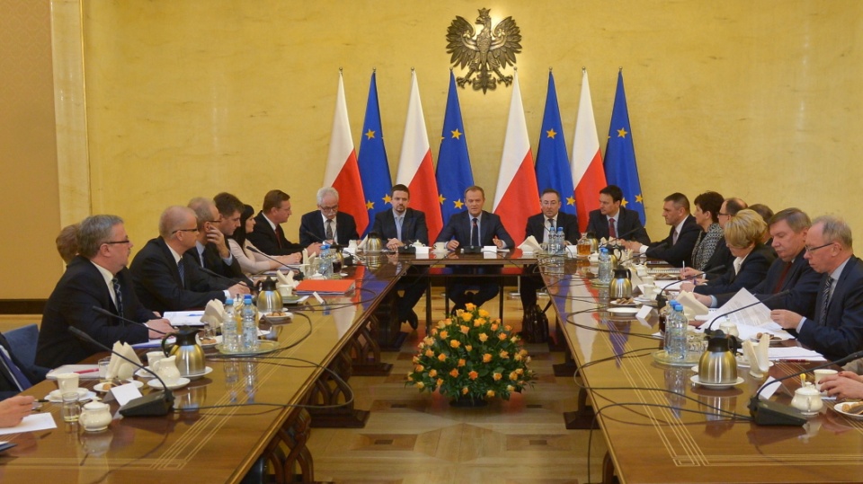 Spotkanie premiera Donalda Tuska oraz ministrów administracji i spraw wewnętrznych z wojewodami. Foto. PAP/Radek Pietruszka