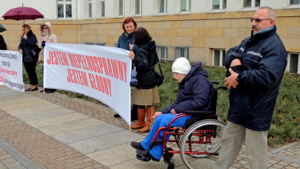 Pikieta solidaryzowała się z grupą, która pojechała do Warszawy na protest ogólnopolski . Fot. Adriana Andrzejewska