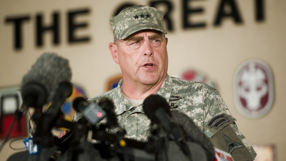 Gen. Mark Milley komendant bazy Fort Hood podczas konferencji. Fot.PAP/EPA