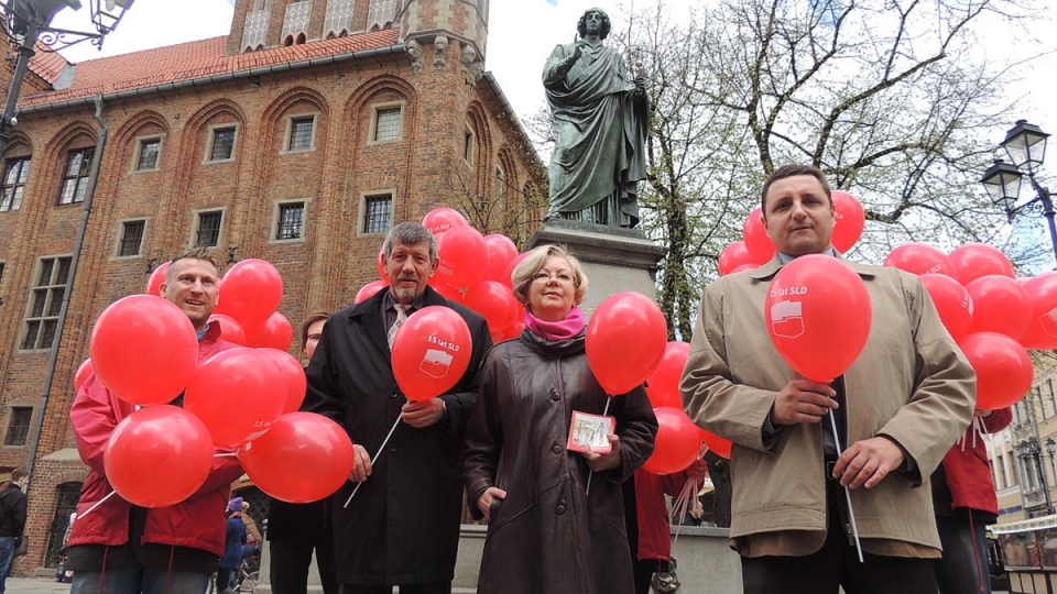 Radni SLD pojawili się na Rynku Staromiejskim w Toruniu. Fot. Michał Zaręba