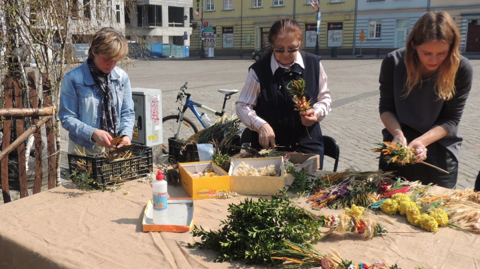 Mozna też było nauczyć się jak wykonać palmę wielkanocną. Fot. Kamila Zroślak