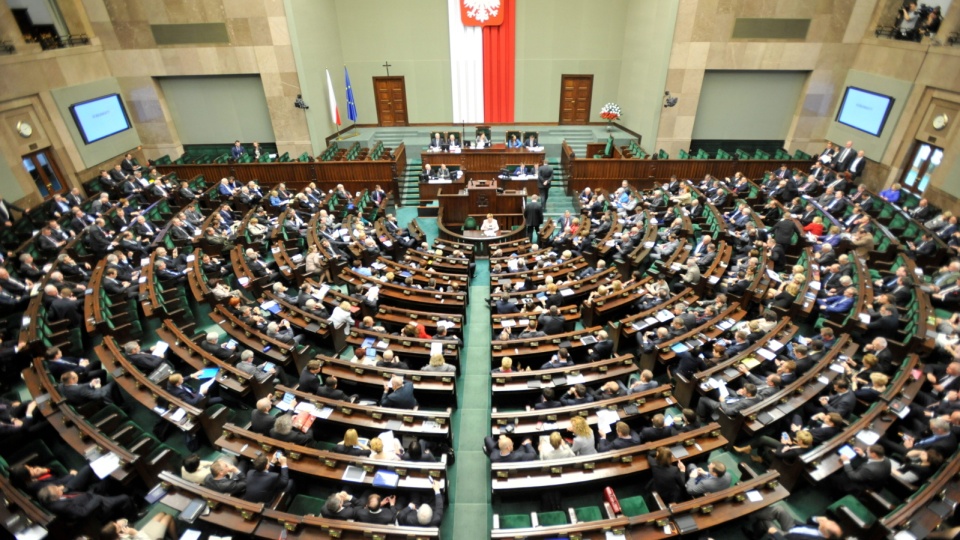 Rozpatrzone będą m. in. poprawki Senatu do ustawy dot. świadczeń dla opiekunów niepełnosprawnych dzieci. Fot. PAP/Bartłomiej Zborowski.