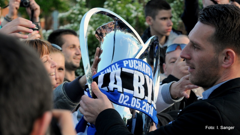 Kibice wraz z piłkarzami świętowali zdobycie tego trofeum.